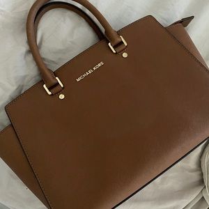 Michael kors leather purse